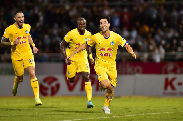 Các cầu thủ Phố Núi yêu mến bầu Đức, HAGL khó rơi vào cảnh tan đàn xẻ nghé - Ảnh 3. Các cầu thủ Phố Núi yêu mến bầu Đức, HAGL khó rơi vào cảnh tan đàn xẻ nghé - Ảnh 3.