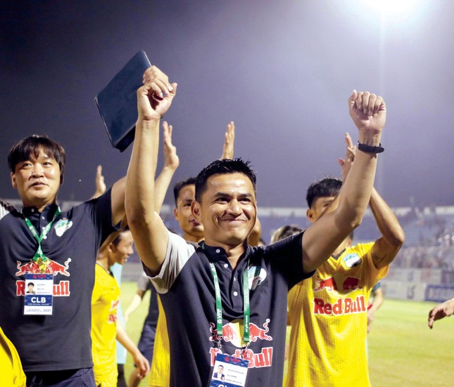 Kiatisuk được xem là ứng viên nặng ký dẫn dắt U23 Thái Lan - Ảnh 1.