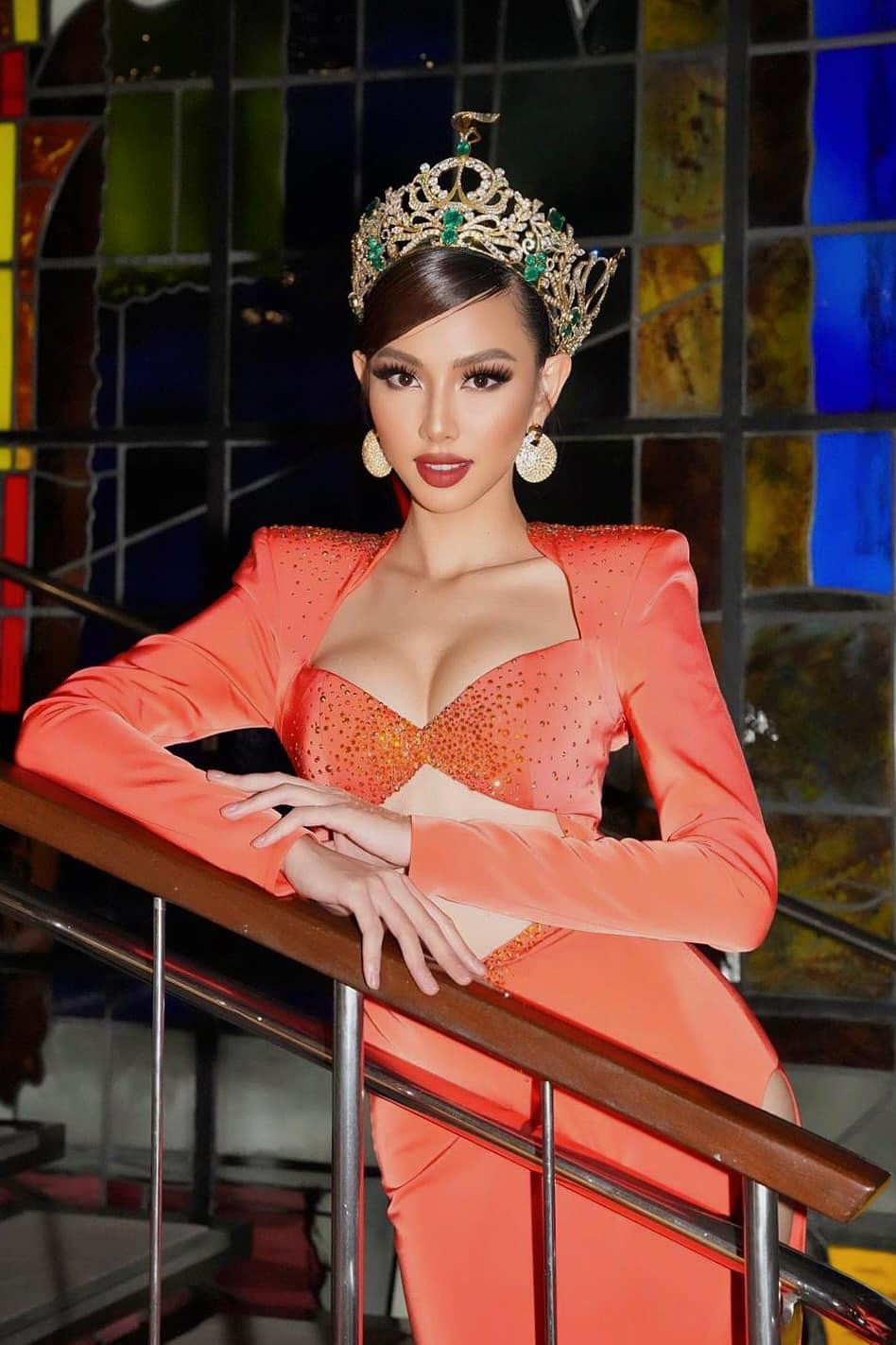 Hoa hậu Thùy Tiên sẽ chọn trang phục nào cho màn final walk ở Miss Grand International 2022? - Ảnh 3.