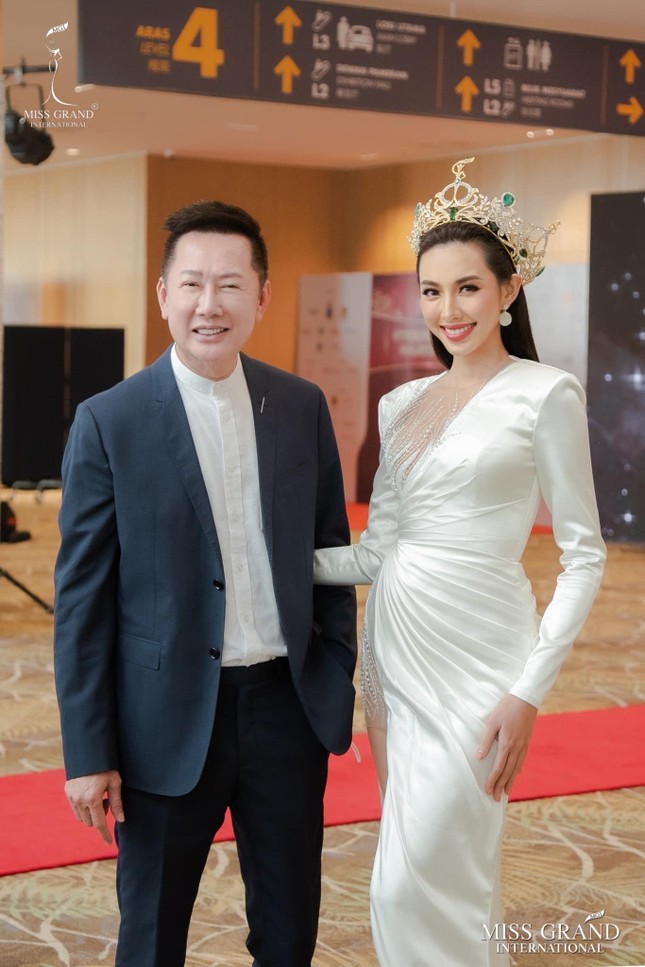 Hoa hậu Thùy Tiên diện váy xẻ nóng bỏng dự chung kết Miss Grand Malaysia 2022 - Ảnh 4.