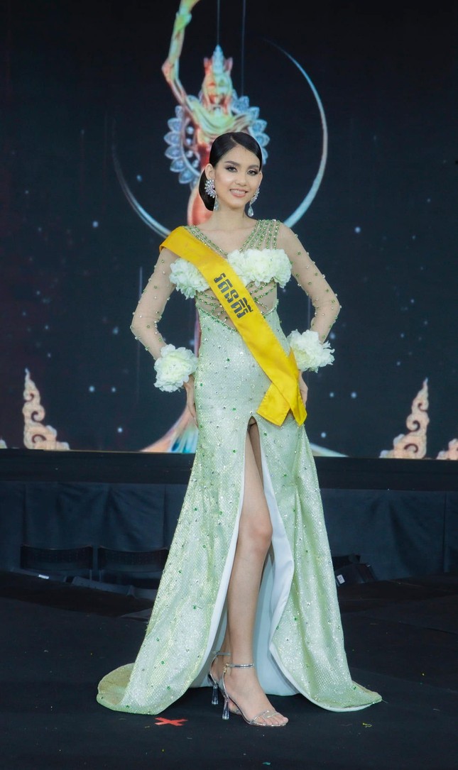 Loạt váy dạ hội bị chê của dàn thí sinh Miss Grand Campuchia 2022 - Ảnh 3.