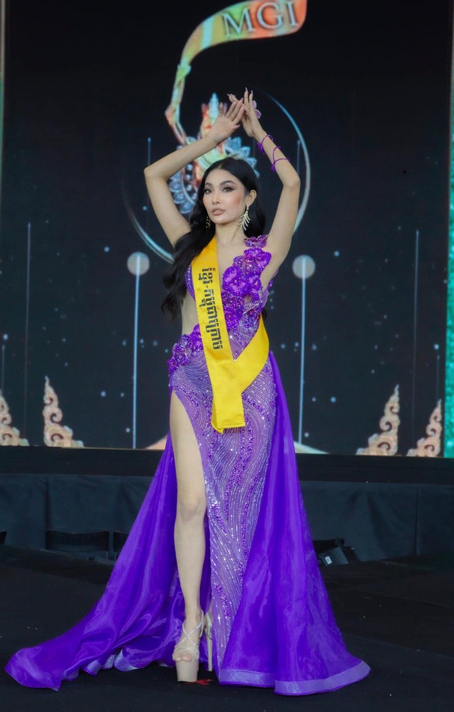 Loạt váy dạ hội bị chê của dàn thí sinh Miss Grand Campuchia 2022 - Ảnh 4.