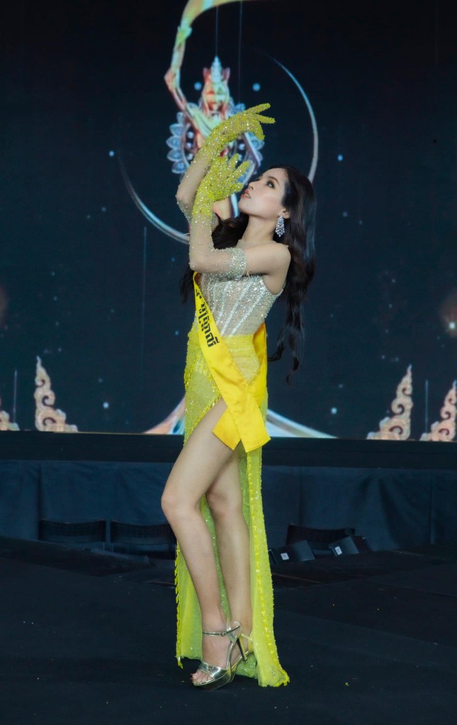 Loạt váy dạ hội bị chê của dàn thí sinh Miss Grand Campuchia 2022 - Ảnh 8.