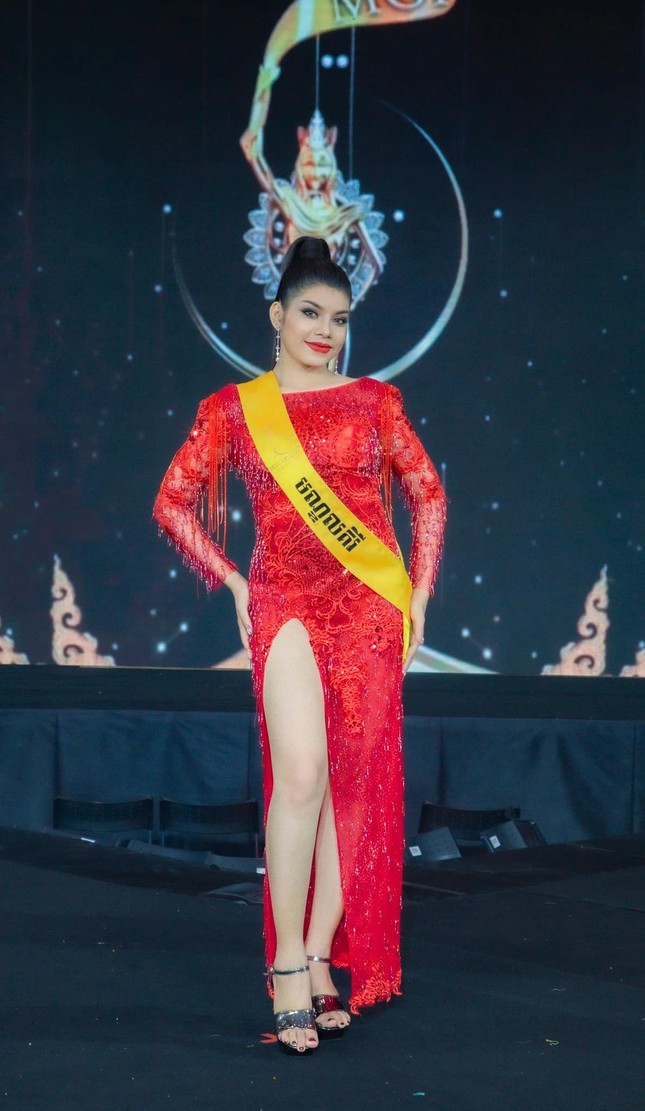 Loạt váy dạ hội bị chê của dàn thí sinh Miss Grand Campuchia 2022 - Ảnh 12.