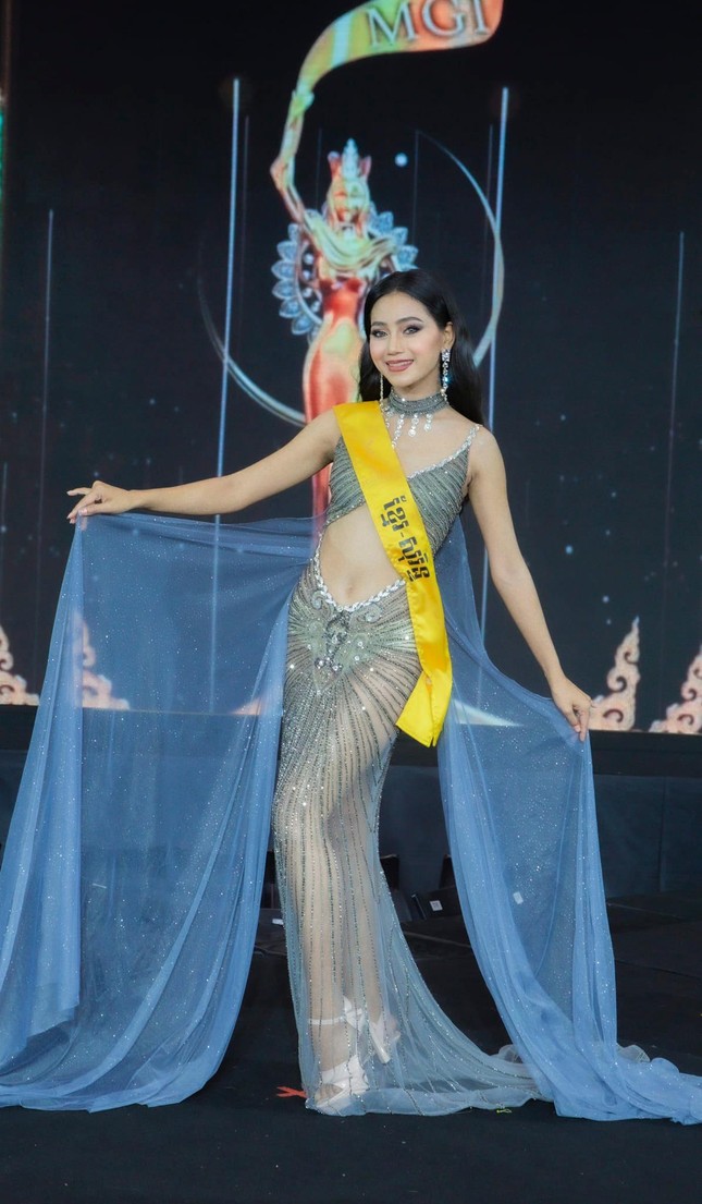 Loạt váy dạ hội bị chê của dàn thí sinh Miss Grand Campuchia 2022 - Ảnh 13.