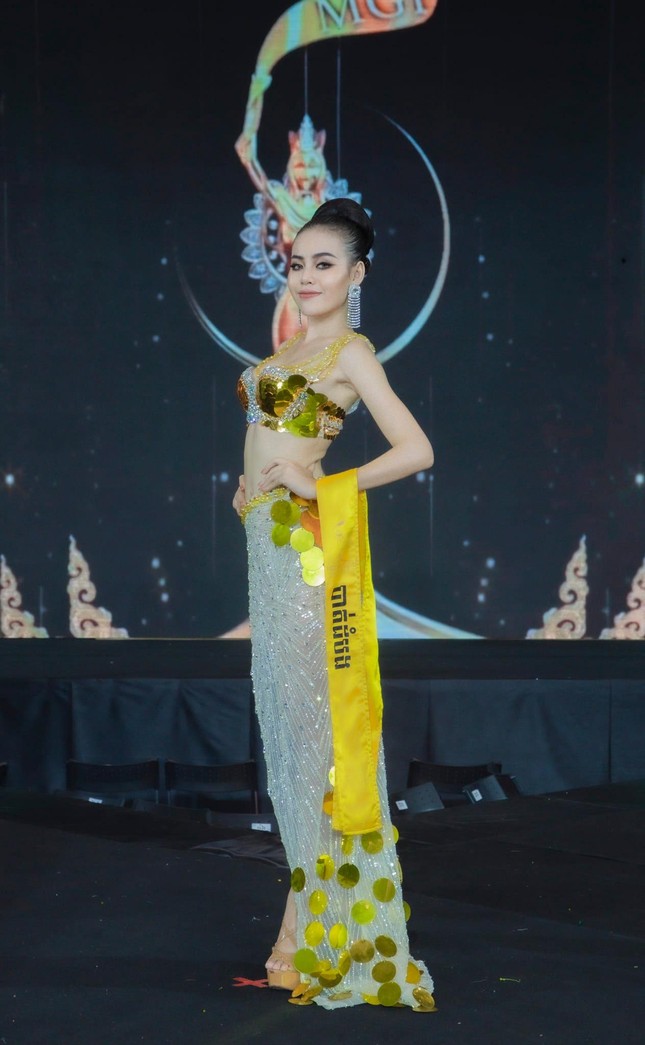 Loạt váy dạ hội bị chê của dàn thí sinh Miss Grand Campuchia 2022 - Ảnh 7.