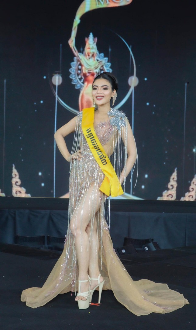 Loạt váy dạ hội bị chê của dàn thí sinh Miss Grand Campuchia 2022 - Ảnh 11.