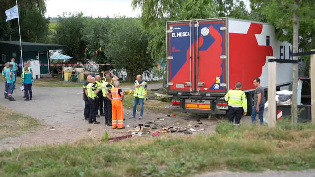 6 người thiệt mạng sau khi xe tải lao vào khu tiệc nướng ở Hà Lan - Ảnh 2.