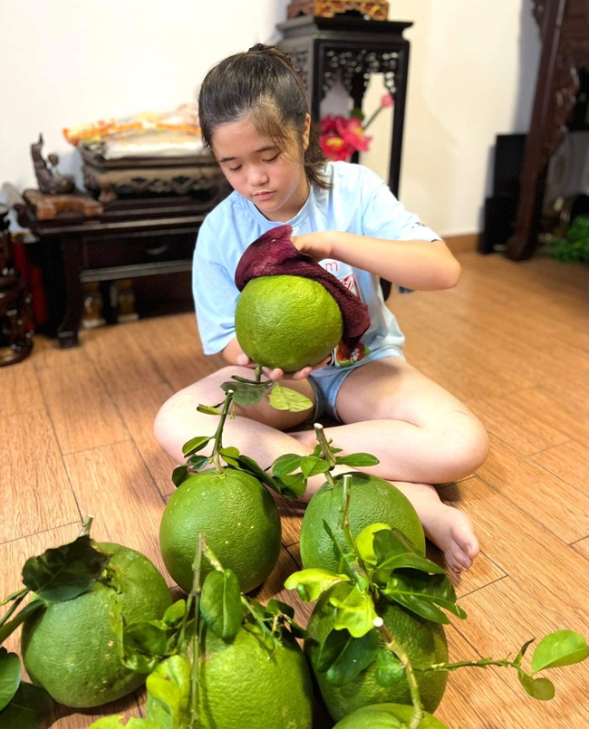 Thúy Nga khoe ảnh con gái về nước, nhờ chi tiết này mà nữ danh hài được mọi người khen khéo dạy con - Ảnh 3.