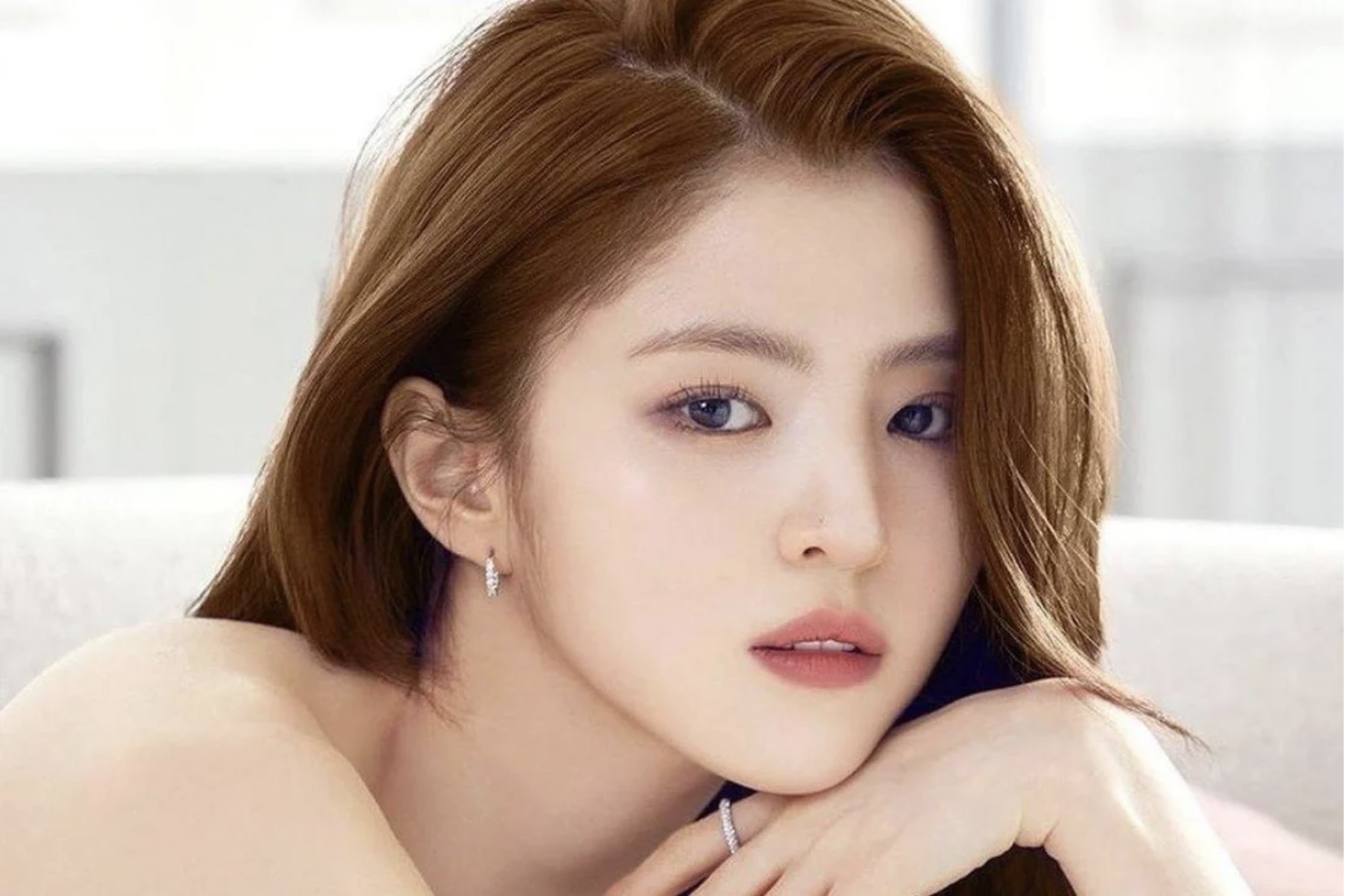 Han So Hee nhập viện cấp cứu vì bị thương, phải tạm dừng đóng phim với