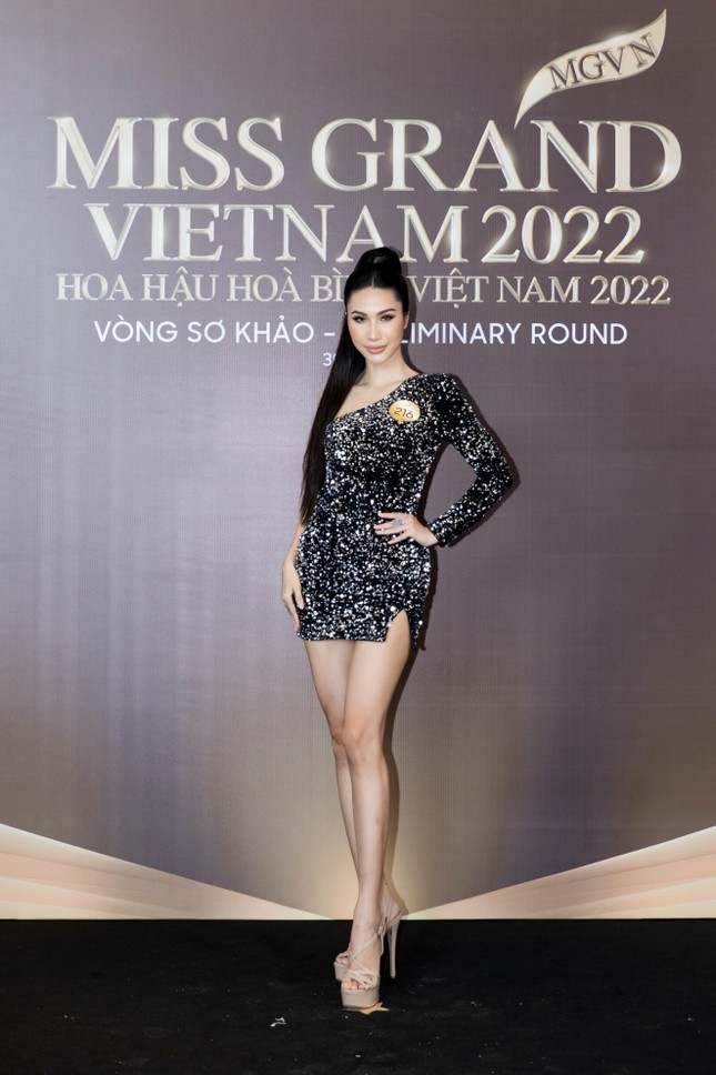 The familiar contestants wore hot costumes to attend the preliminary round of Miss Grand Vietnam 2022 - Photo 2.