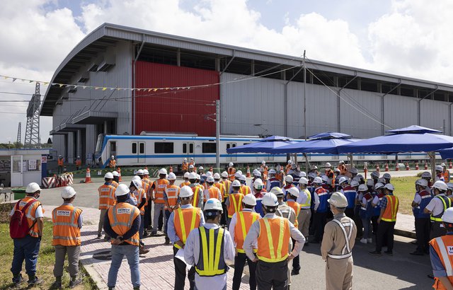 Ảnh, Clip: Đoàn tàu Metro ở TP.HCM lần đầu chạy thử - Ảnh 5.