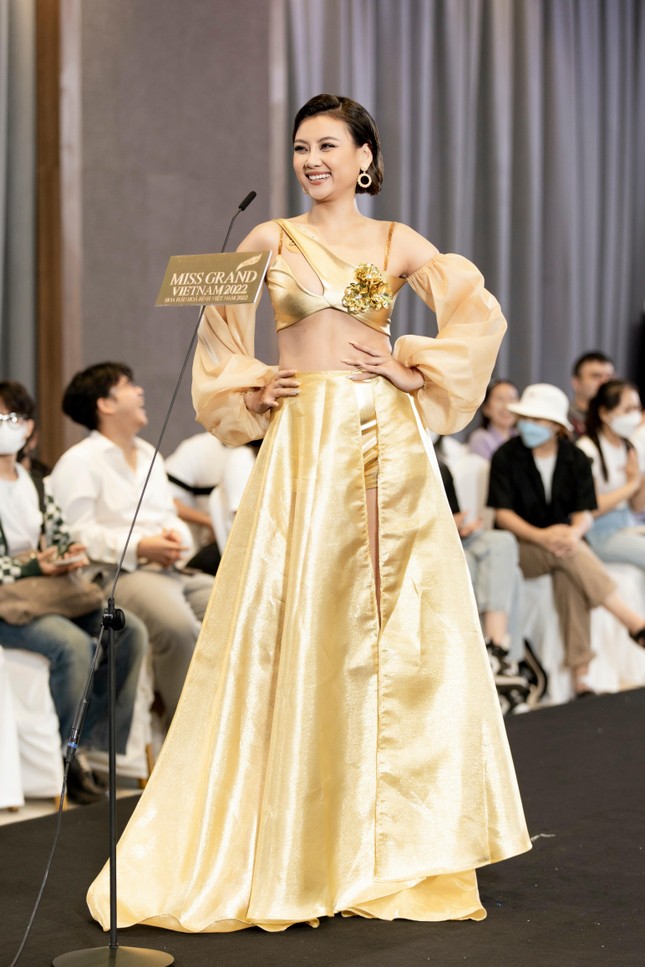 Thí sinh Miss Grand Vietnam bắn rap, trình diễn catwalk lốc xoáy ấn tượng trong buổi sơ khảo - Ảnh 14.