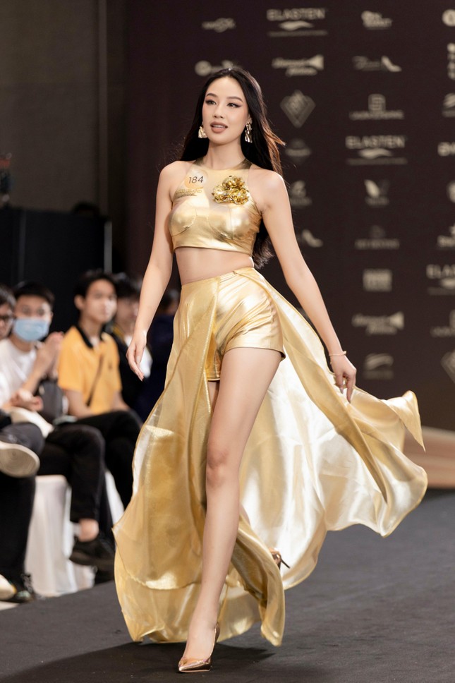 Thí sinh Miss Grand Vietnam bắn rap, trình diễn catwalk lốc xoáy ấn tượng trong buổi sơ khảo - Ảnh 11.