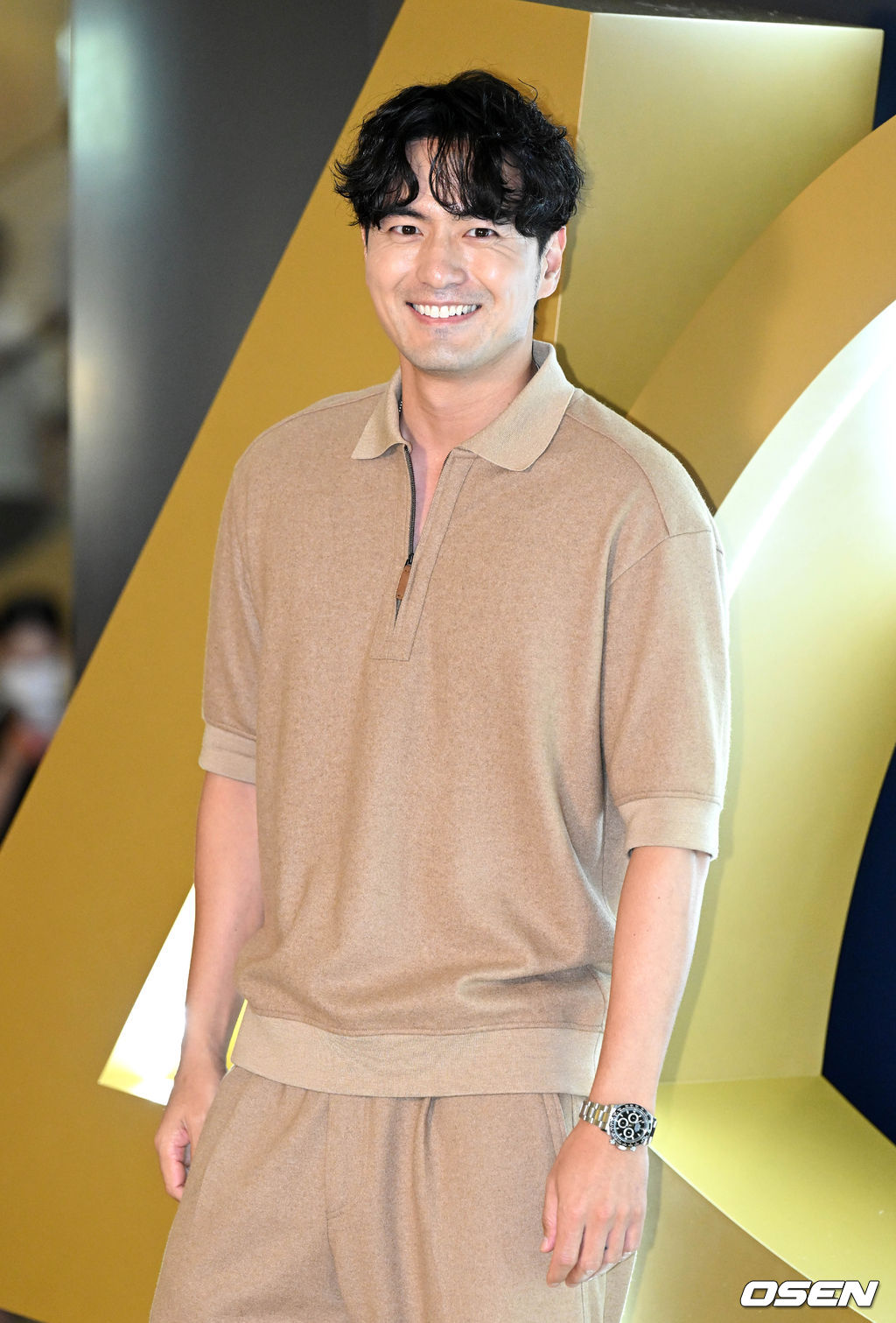 2 nữ thần Yoona và Hani đẹp đến mức đại náo siêu sự kiện, tài tử Lee Jin Wook và WINNER nổi bật giữa quân đoàn sao hạng A - Ảnh 8. 2 nữ thần Yoona và Hani đẹp đến mức đại náo siêu sự kiện, tài tử Lee Jin Wook và WINNER nổi bật giữa quân đoàn sao hạng A - Ảnh 8.