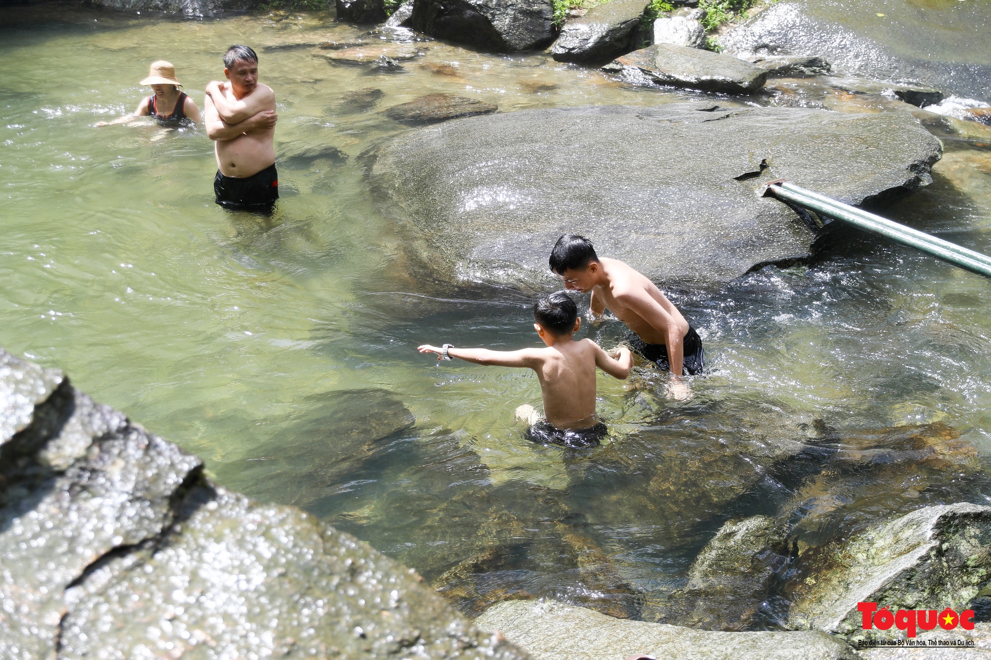 Thác Khe Kèm, dải lụa trắng giữa đại ngàn xứ Nghệ - Ảnh 14. Thác Khe Kèm, dải lụa trắng giữa đại ngàn xứ Nghệ - Ảnh 14.