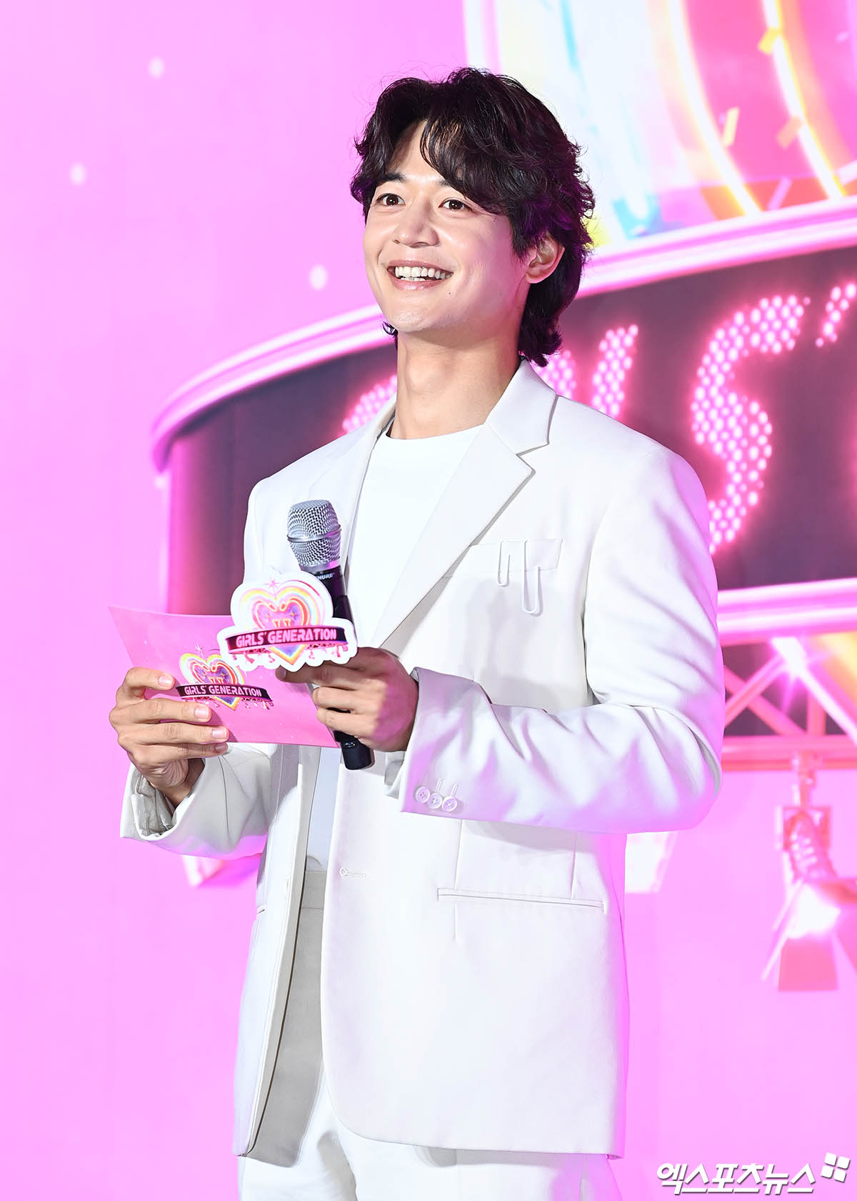 SNSD đổ bộ thảm hồng họp báo tái xuất: Nữ thần Yoona - Seohyun đọ sắc đỉnh cao, 1 thành viên gây sốt vì lệch hẳn đội hình - Ảnh 19. SNSD đổ bộ thảm hồng họp báo tái xuất: Nữ thần Yoona - Seohyun đọ sắc đỉnh cao, 1 thành viên gây sốt vì lệch hẳn đội hình - Ảnh 19.