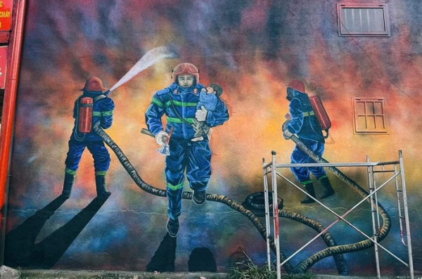 Vẽ tranh lính cứu hỏa là một cách để tưởng nhớ và tôn vinh các lính cứu hỏa đã hy sinh dưới tòa án. Bức tranh sẽ cho bạn thấy được tinh thần quả cảm và sự tận tâm của những người hùng đã chiến đấu để bảo vệ cộng đồng. Hãy thưởng thức những bức tranh này để tưởng nhớ những anh hùng đã xa rời chúng ta.