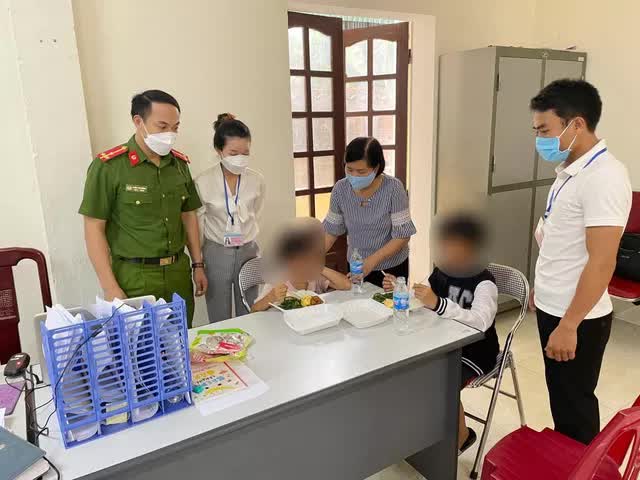 Người bố bạo h&agrave;nh con g&aacute;i 11 tuổi ở H&agrave; Tĩnh đ&atilde; ra tr&igrave;nh diện - Ảnh 2.