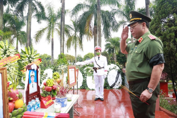 Emotional farewell to martyr Nguyen Dinh Phuc - Photo 3.