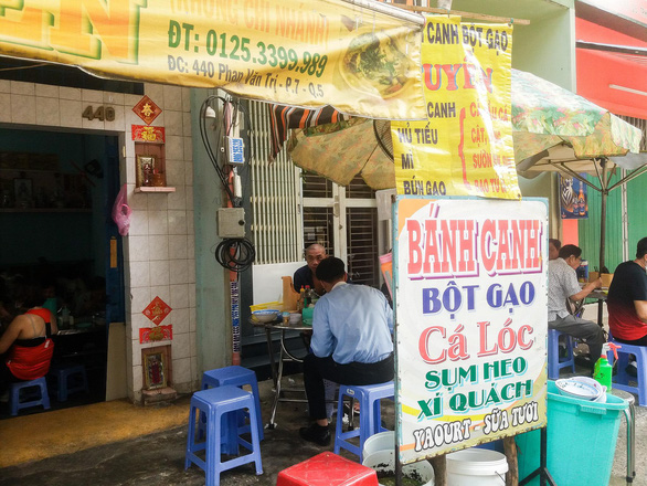  Bánh canh cá lóc Sài Gòn, hương đồng gió nội nóng, ngon nghẹn ngào - Ảnh 4.