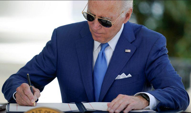US President Biden tests negative for COVID-19 but continues to isolate - Photo 1.