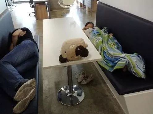Văn hóa nghỉ trưa của công ty công nghệ: Huawei ngủ nệm, Alibaba ngủ lều, Baidu xây luôn thiên đường cho nhân viên - Ảnh 2.
