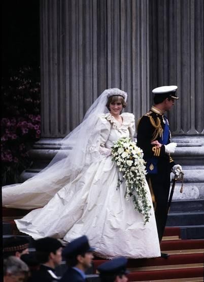 Váy cưới của công nương Kate Middleton là hàng nhái