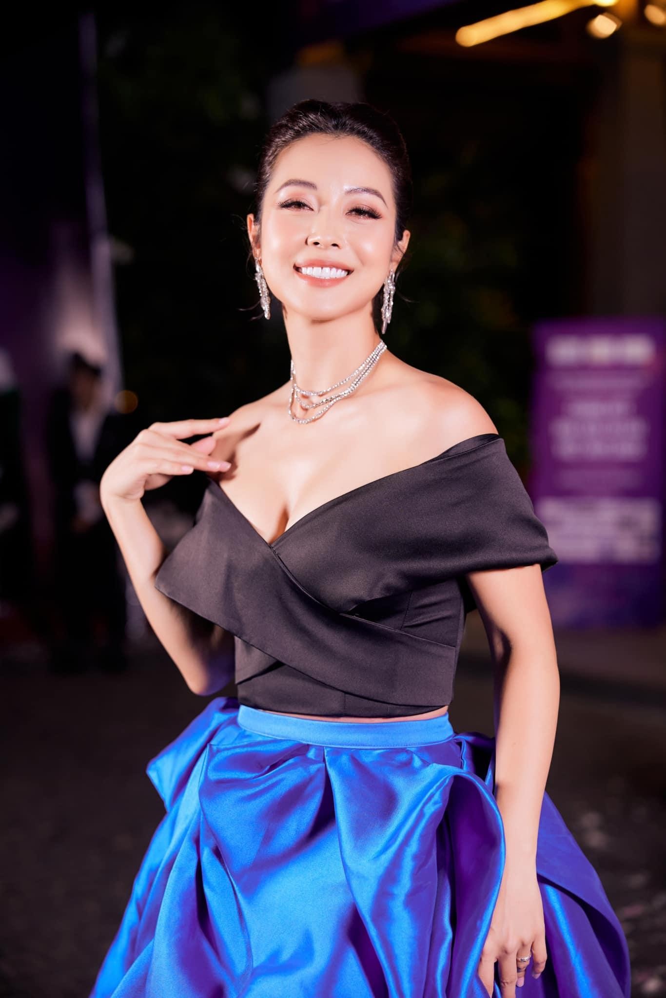 HHen Niê mặc crop top lạ mắt khoe vòng eo bé xíu, Hoa hậu Thuỳ Tiên thả dáng nóng bỏng với bikini - Ảnh 5.