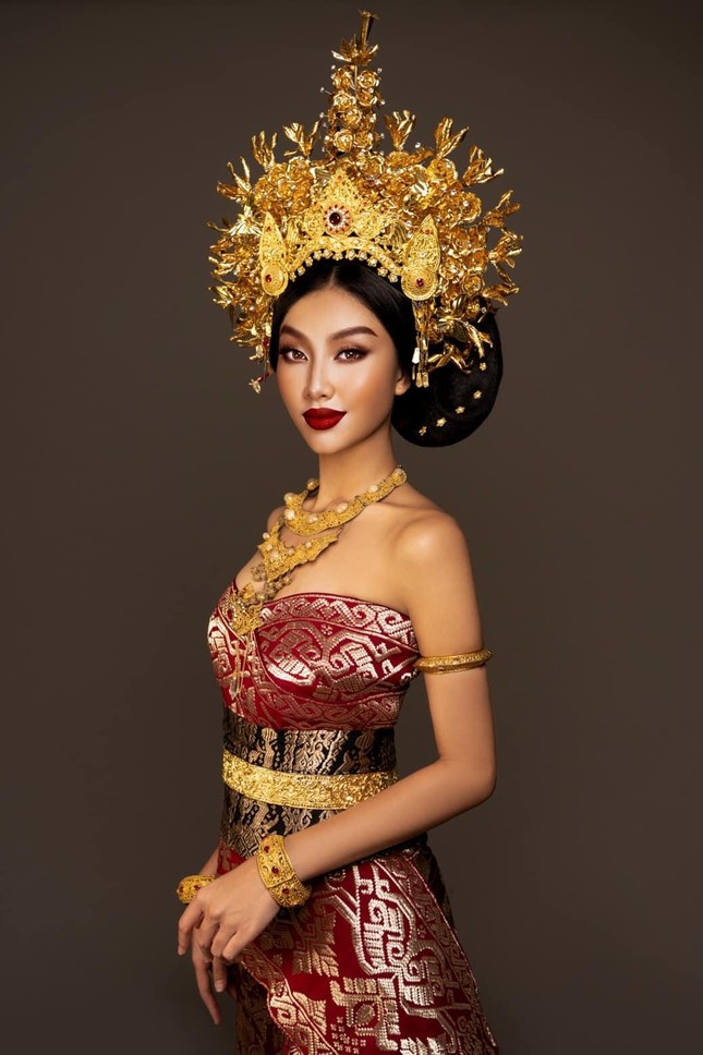 Thùy Tiên hóa thành mỹ nhân Indonesia, fan khen ngợi thần thái cân mọi loại trang phục dân tộc - Ảnh 1.
