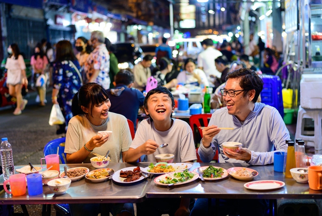 Chuyển từ Mỹ sang Thái Lan, người đàn ông một bước thành thượng lưu: Sống ở đây sướng hơn nhiều! - Ảnh 4.