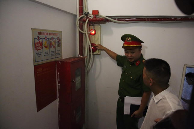 H&agrave; Nội: Khẩn trương kiểm tra karaoke, vũ trường - Ảnh 3.