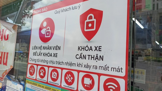 Một cửa hàng tiện lợi ở TP.HCM bị trộm 6 chiếc xe máy trong hơn 1 tháng - Ảnh 3.