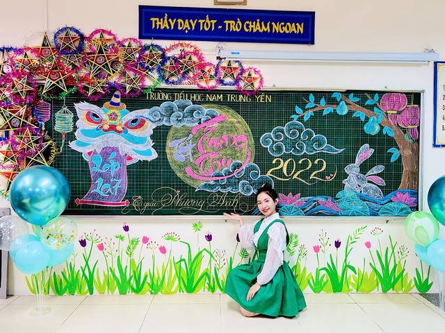 Hãy tưởng tượng bạn làm một bức tranh bảng mừng Tết Trung thu tuyệt đẹp như thế. Cùng trang trí bảng hiệu với những hình ảnh truyền thống của Việt Nam và sáng tạo với bộ màu sắc đa dạng. Giúp cho không khí Tết đến gần hơn với những bức tranh bảng tuyệt đẹp này.