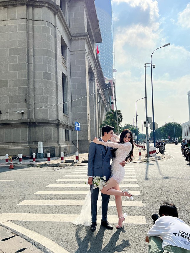 Hé lộ hậu trường chụp ảnh cưới của Á hậu Phương Nga và diễn viên Bình An khiến fan xôn xao - Ảnh 2.