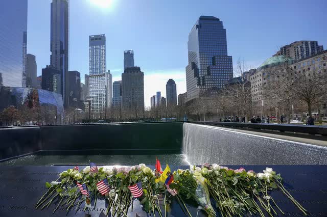 New York trước lễ tưởng niệm 21 năm vụ khủng bố 11/9 - Ảnh 2.