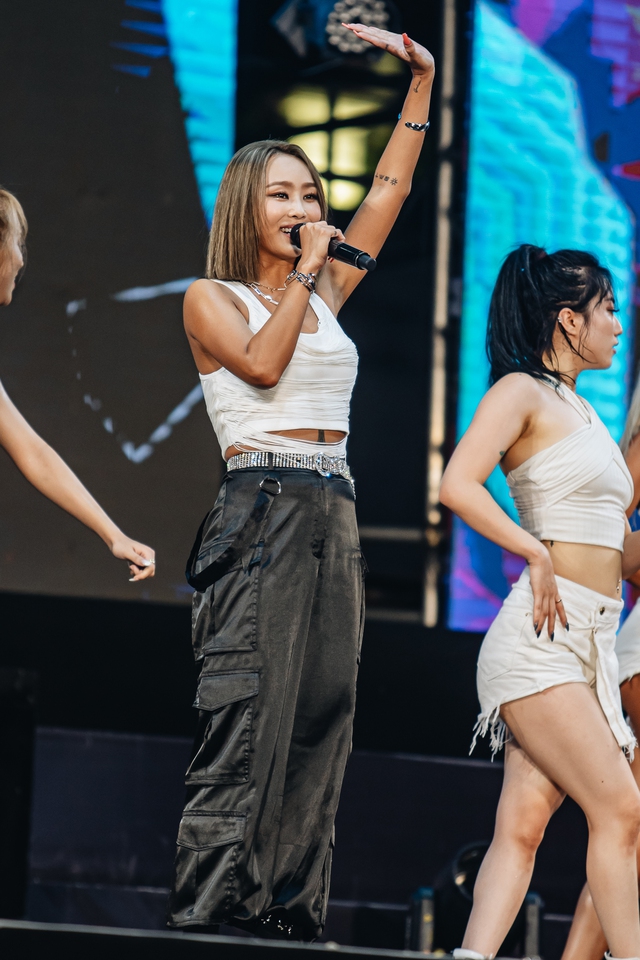 Hyolyn (Sistar) gây bão với loạt hit quen thuộc, Hoàng Thùy Linh và Đức Phúc diễn cực sung ở lễ hội âm nhạc Việt - Hàn - Ảnh 19.