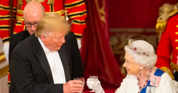 Cựu Tổng thống Trump tiết lộ điều Nữ hoàng Elizabeth nói với ông về các thủ tướng Anh - Ảnh 1.
