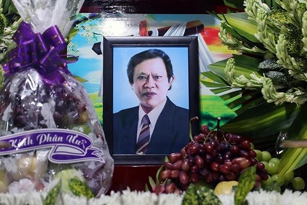 Vua nhạc sến Vinh Sử 3 lần tự x&acirc;y mộ cho m&igrave;nh - Ảnh 4.