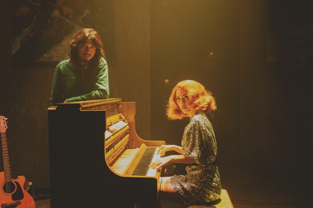 Đen cất c&ocirc;ng để t&oacute;c d&agrave;i, bị tạt sơn khắp người trong MV mới nhưng kh&aacute;n giả lại gọi t&ecirc;n&hellip; Lee Kwang Soo - Ảnh 4.