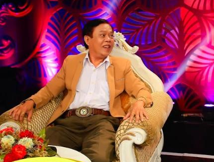 Vua nhạc sến Vinh Sử 3 lần tự x&acirc;y mộ cho m&igrave;nh - Ảnh 1.