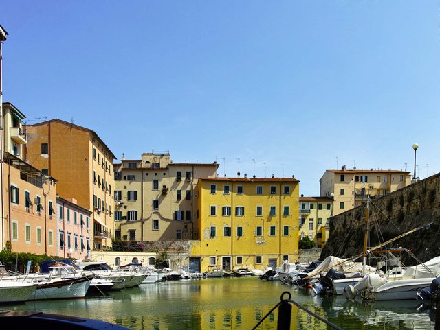 Thành phố mang tiếng dị biệt vùng Tuscany, e ấp ẩn mình giữa Florence và Pisa danh tiếng - Ảnh 5.