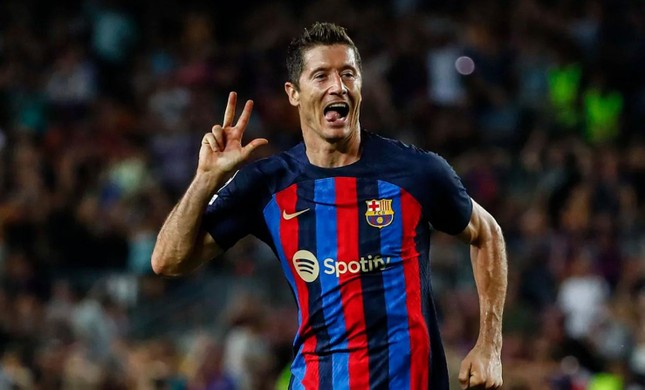 Lewandowski giúp Barca cân bằng kỳ tích của PSG - Ảnh 1.