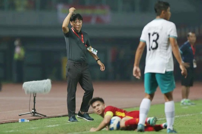 HLV Shin Tae-yong dằn mặt U20 Việt Nam trước giờ đụng độ - Ảnh 1.