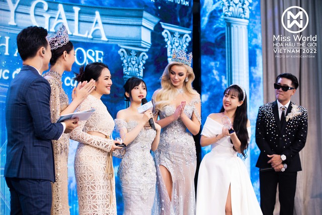  Váy do Hoa hậu Karolina và Mai Phương mặc đấu giá được 300 triệu để gây quỹ từ thiện - Ảnh 4.