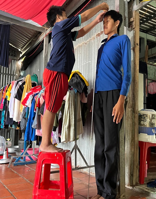 Kết quả thăm kh&aacute;m của ch&agrave;ng trai cao hơn 2m ở C&agrave; Mau ra sao? - Ảnh 2.