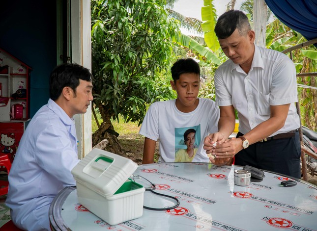 Kết quả thăm kh&aacute;m của ch&agrave;ng trai cao hơn 2m ở C&agrave; Mau ra sao? - Ảnh 1.