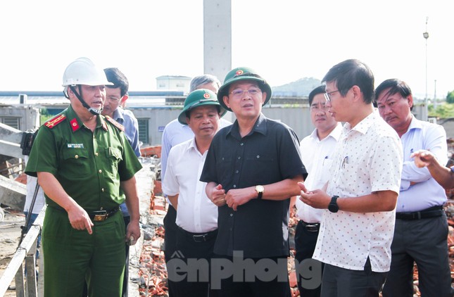 Tin mới vụ sập tường khiến 5 người chết ở khu công nghiệp Bình Định - Ảnh 1.