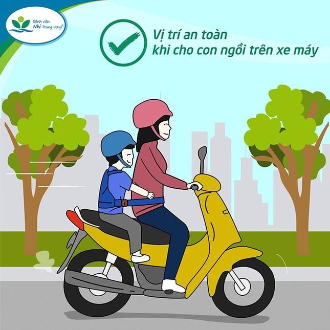 Bé 4 tuổi ở Hà Nội vỡ xương sọ, dập gan phổi nguy kịch vì nghịch tay ga xe máy - Ảnh 2.