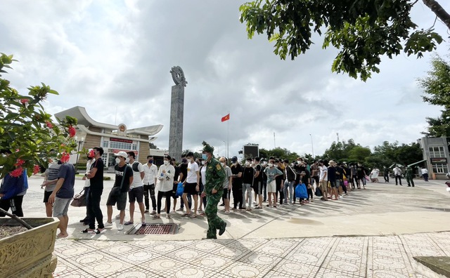 Tiếp nhận 92 công dân trở về từ Campuchia - Ảnh 1.